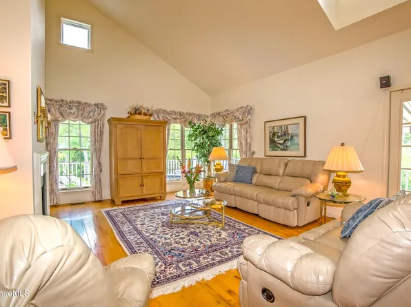 1136 Barker Rd Unit 64, Pittsfield, MA 01201