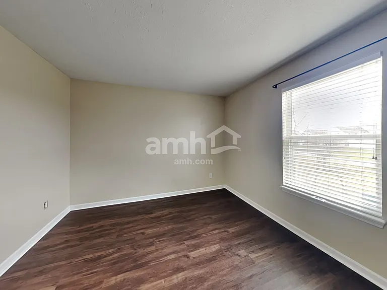 551 Grabill Dr — Photo 16