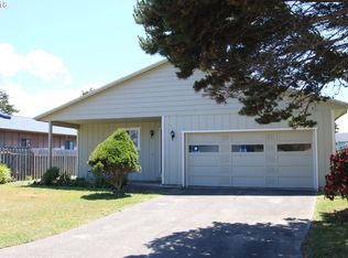 811 9th St SW, Bandon, OR 97411