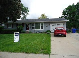 2427 42nd St NE, Cedar Rapids, IA 52402