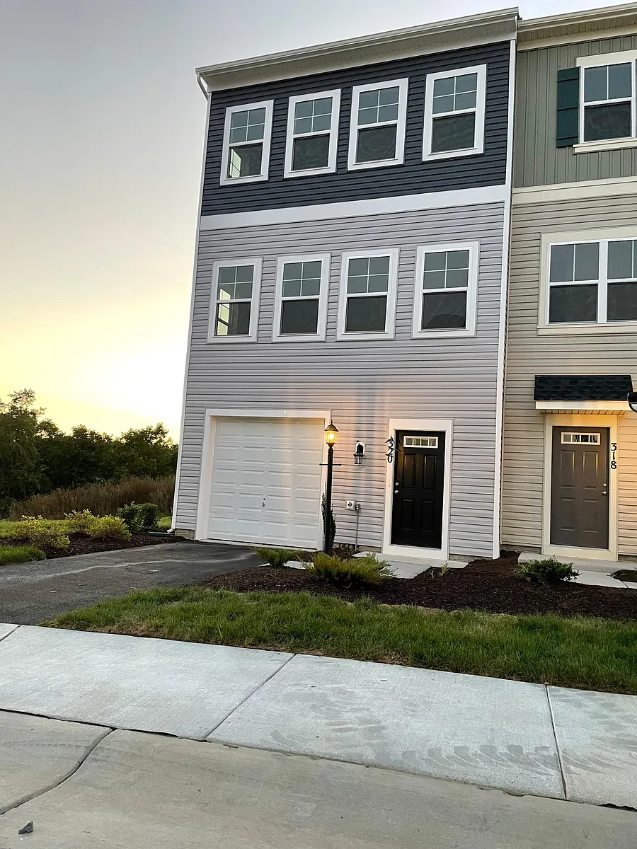 Building Photo - 320 Starry Way Dr