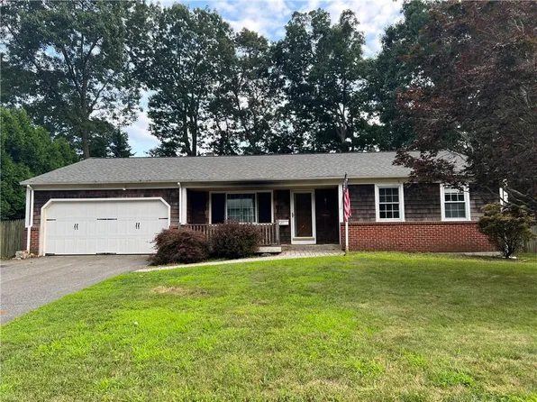 27 Tanglewood Dr E, Riverside, RI 02915