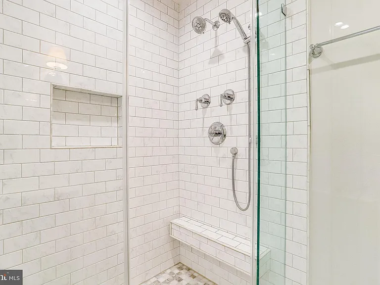 1706 S Edgewood St — Photo 52