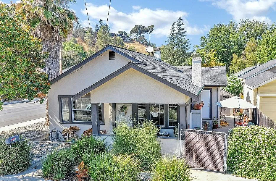 405 Arreba St photo 1