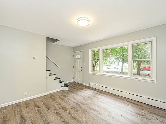 5th image of 13 Linden Ln