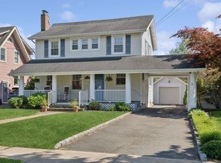 339 Pine St, Freeport, NY 11520