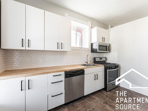 3rd image of 843 N Francisco Ave #1