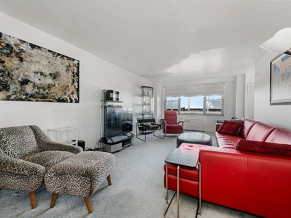 3rd image of 70-25 Yellowstone Blvd #20J