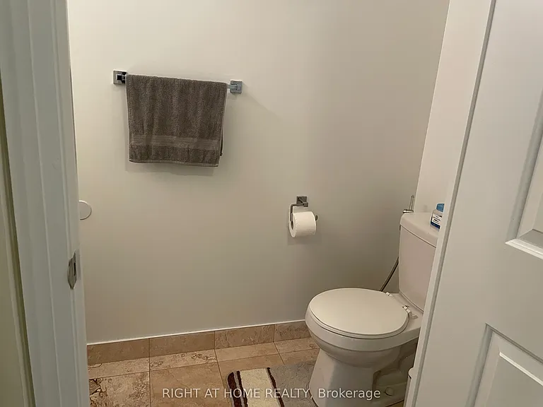 520 Steeles Ave W — Photo 14