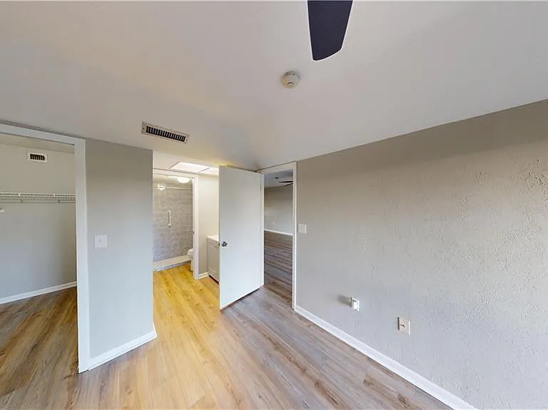 2231 E 5th St #106 — Photo 10