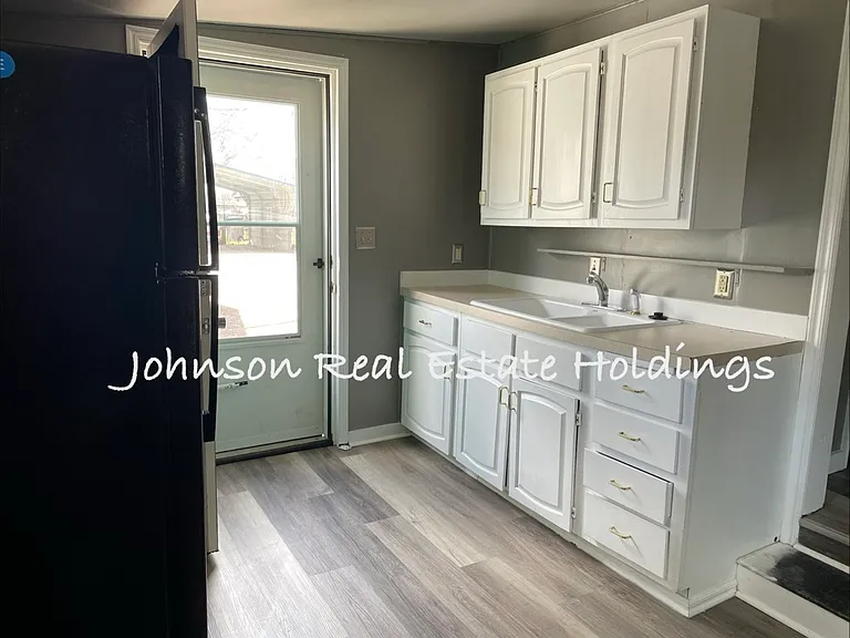 411 1/2 S Creek Ave — Photo 5