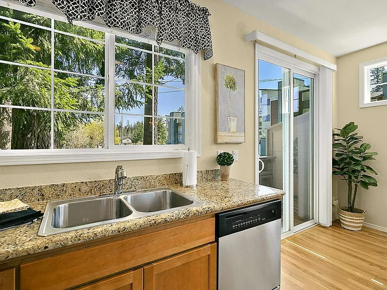 Light & Bright Kitchen
