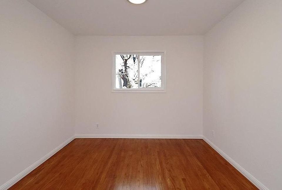 1st image of 824 Fullerton Ave