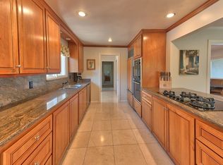 6 Terry Cir, Novato, CA 94947