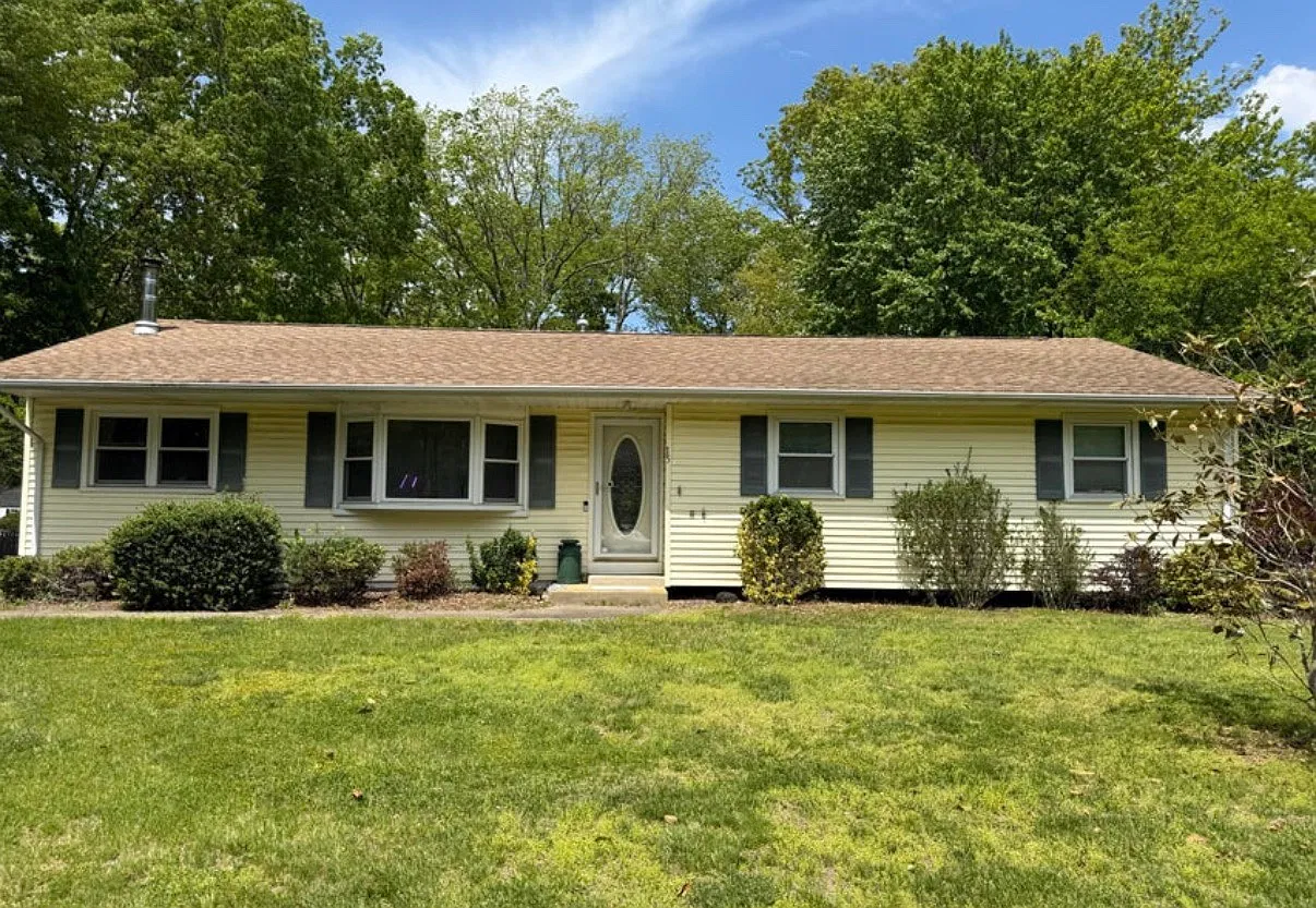 3 bed, 1262 sqft, $3,300 — Photo 1
