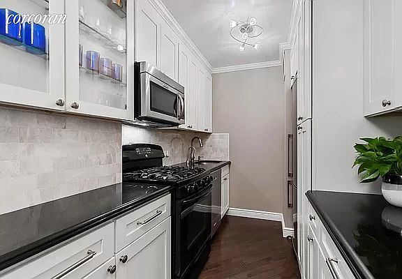 4th image of 61 W 62nd St APT 5-A