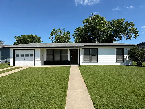135 Pickwell Dr Photo 1 135 Pickwell Dr Photo 1