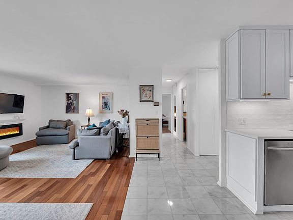 5th image of 5855 N Sheridan Rd APT 21J