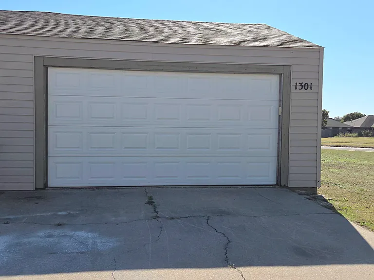 1301 Eastgate Dr — Photo 12