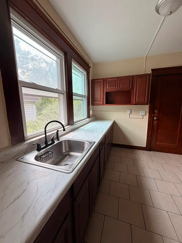 2 bed, $1,800 — Photo 4