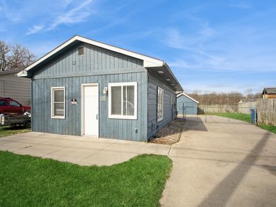 2512 E 37th St, Des Moines, IA, 50317