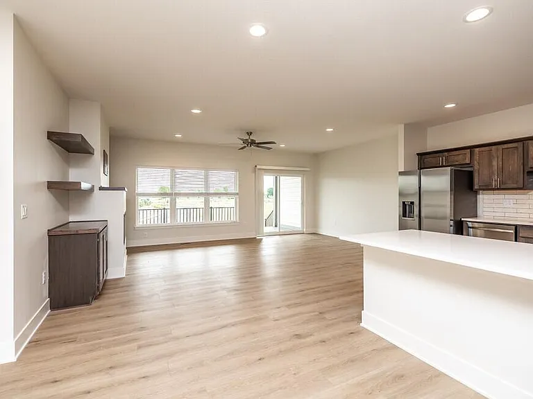 Platinum Pointe — Photo 2