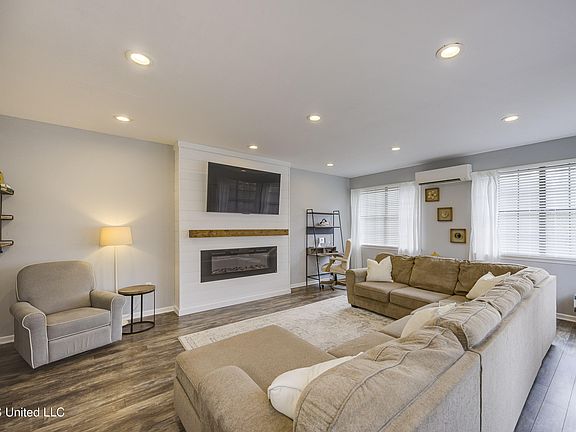 5th image of 115 Grey Oaks Dr