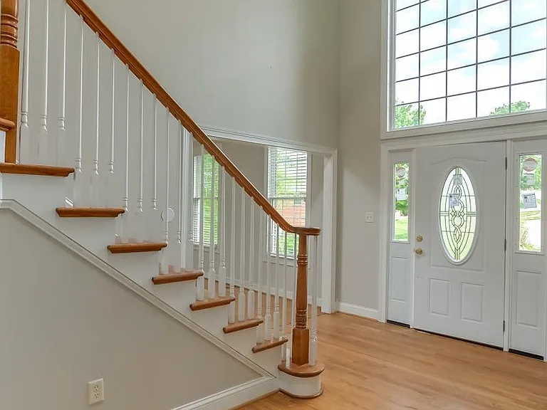3036 Woodfield Cir — Photo 2