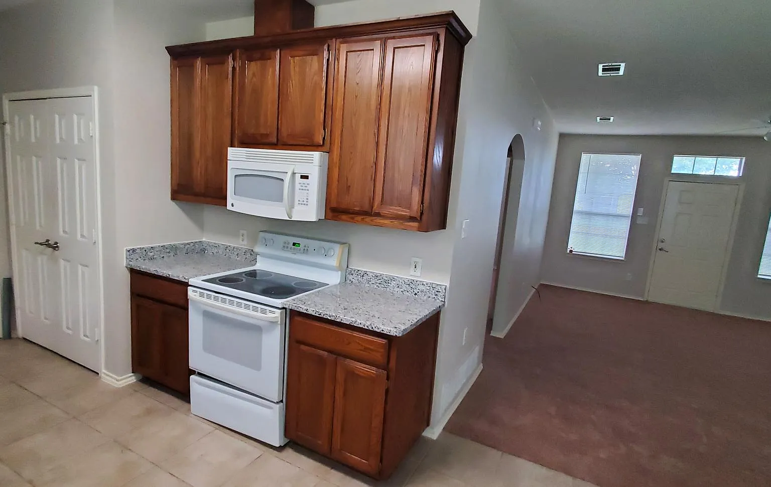 3 bed, 1352 sqft, $2,300 — Photo 3