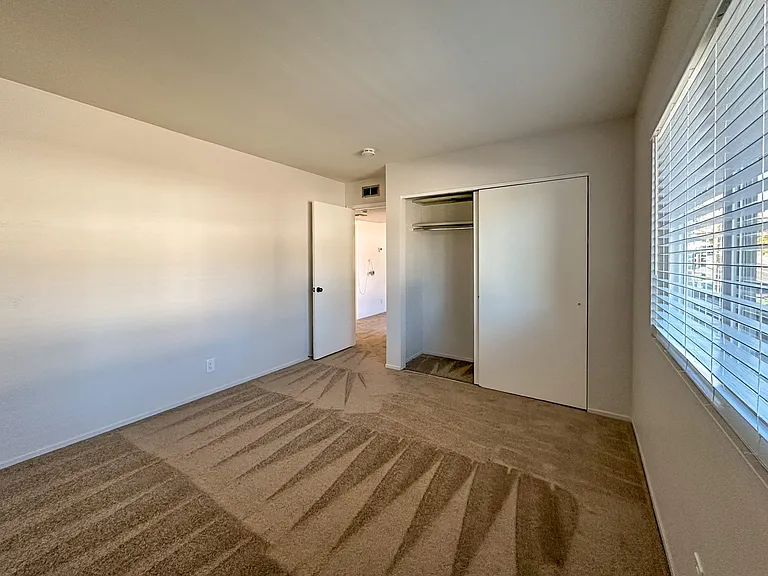 Devonshire Apartments — Photo 18