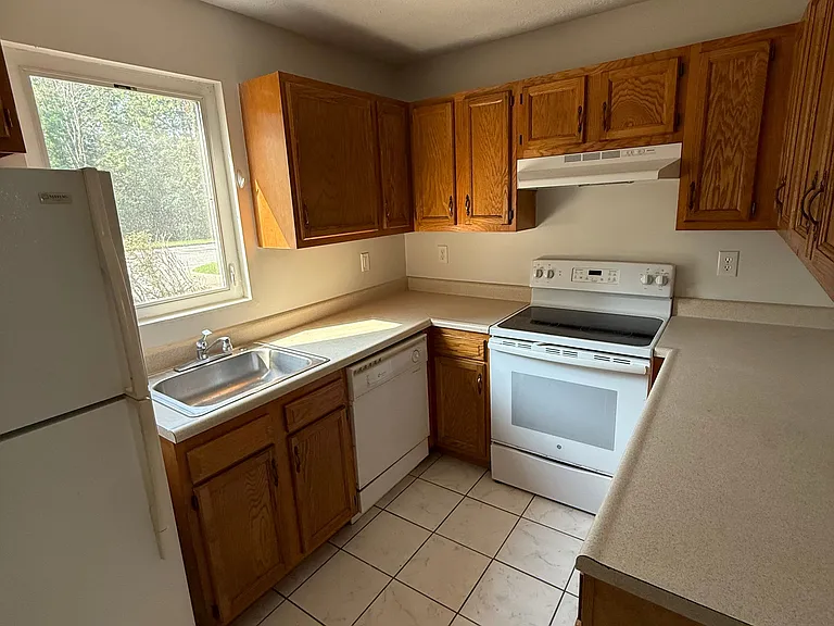 22028 Oxford Court — Photo 2