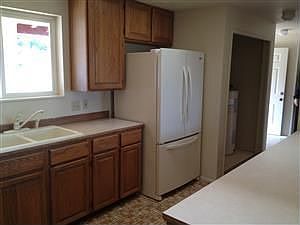 3rd image of 606 NE 6th St