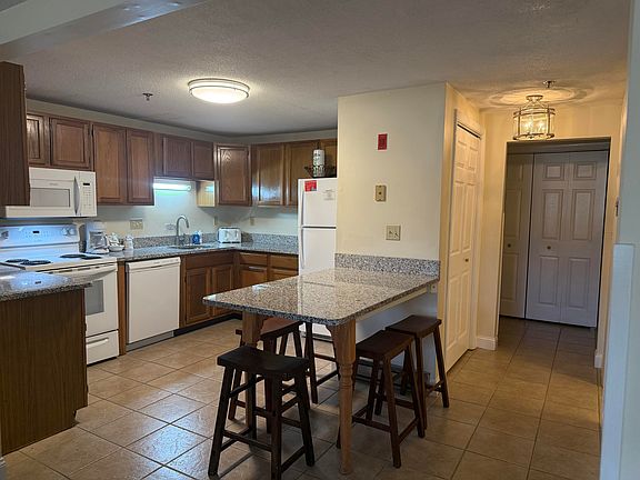 4th image of 1373 Post Road #10 A