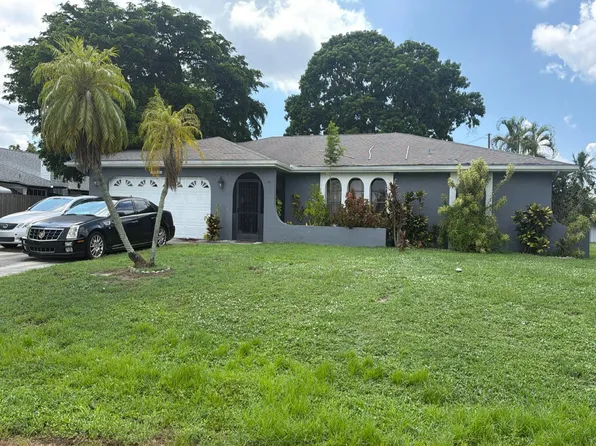 608 SE 2nd Pl, Cape Coral, FL 33990