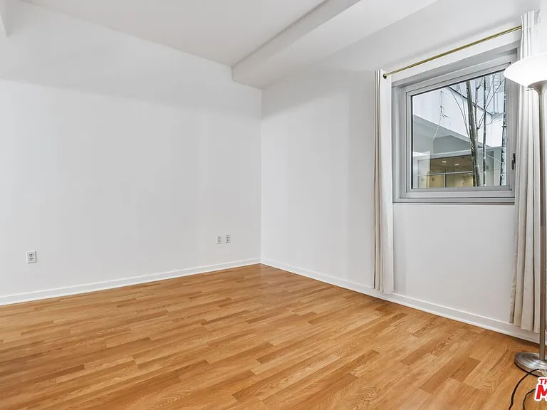 630 W 6th St #310 — Photo 18