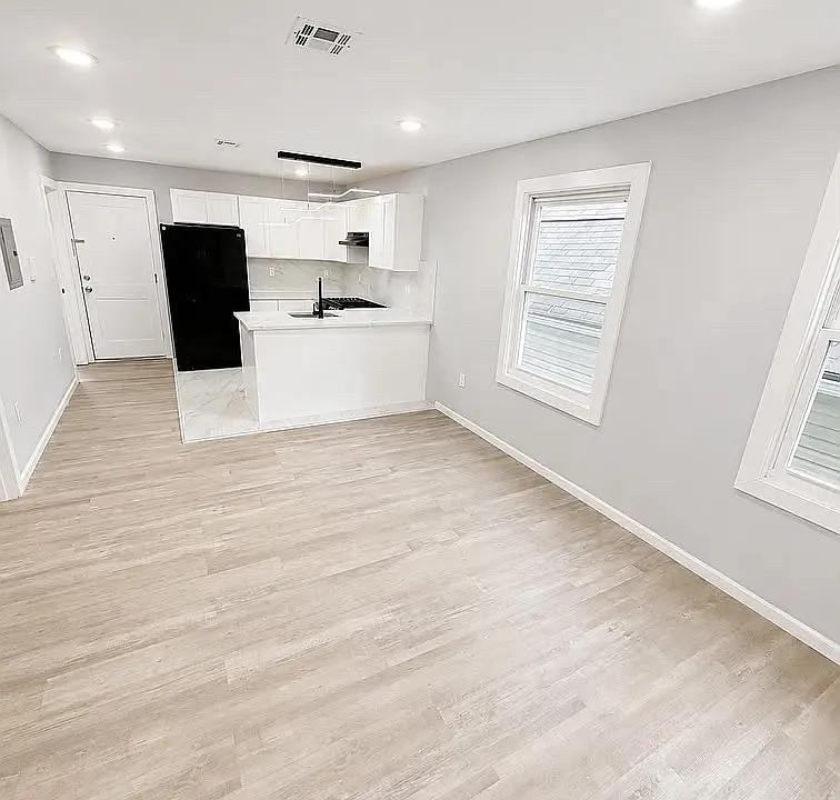 48 S 12th St #3F