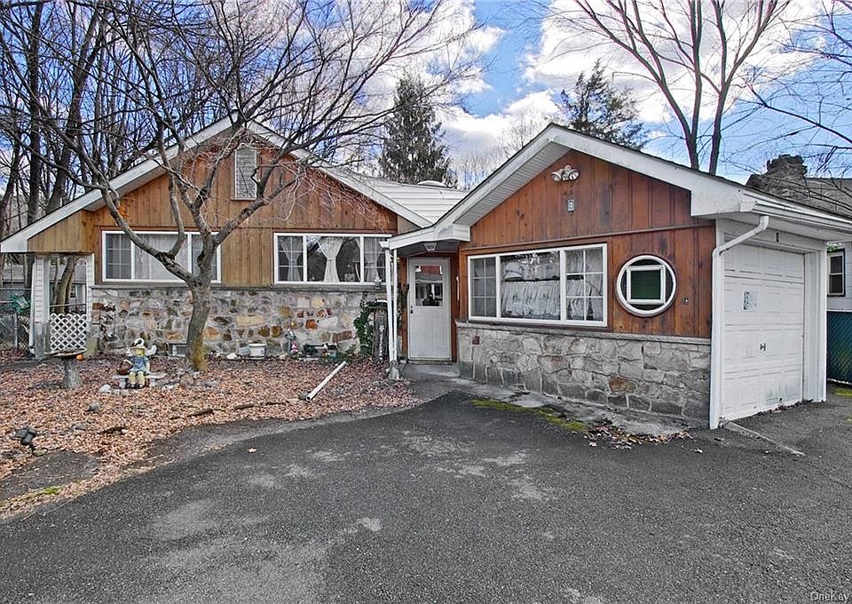 1st image of 4 Fernwood Dr