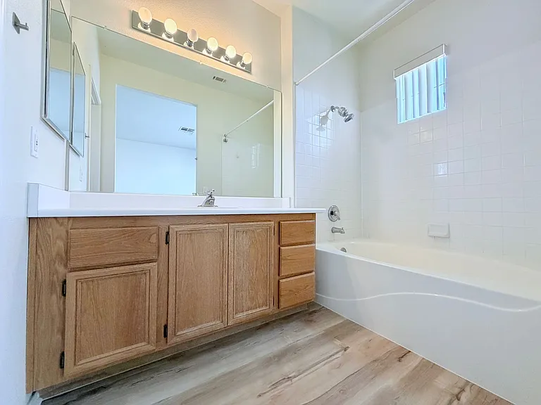 10404 Sloping Hill Ave — Photo 11