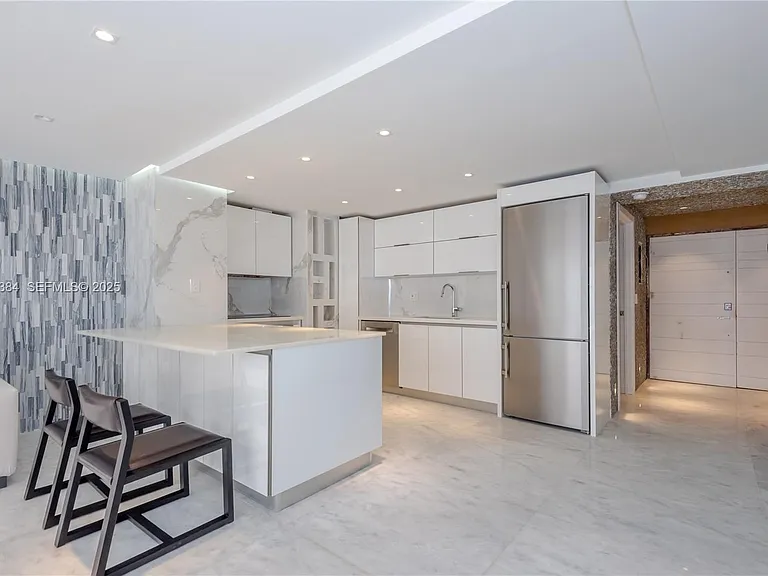 6423 Collins Ave #304 — Photo 3