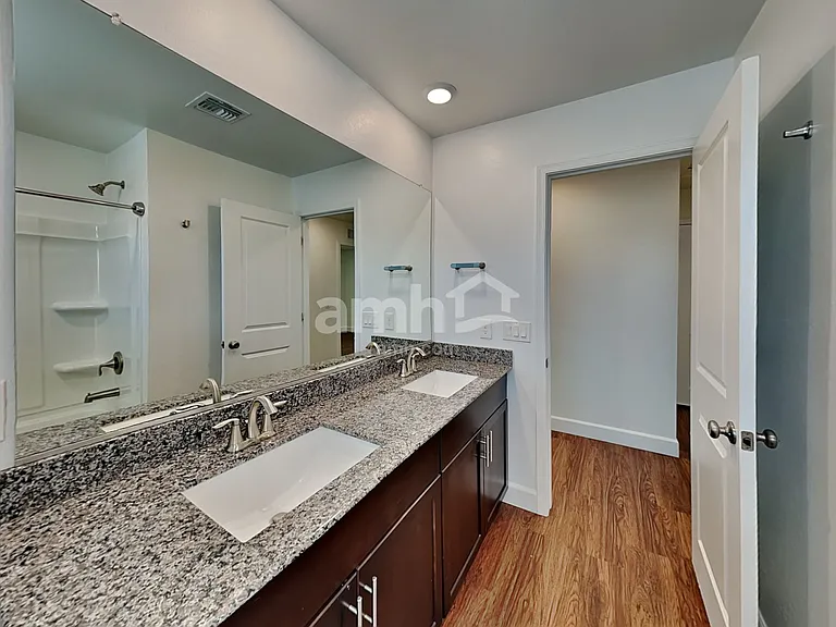 670 W Laredo Ave — Photo 11