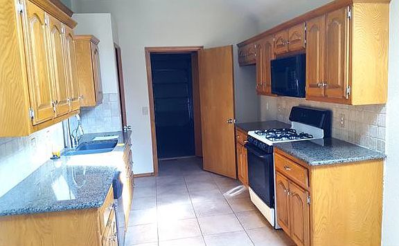 4th image of 631 Stoneridge Dr