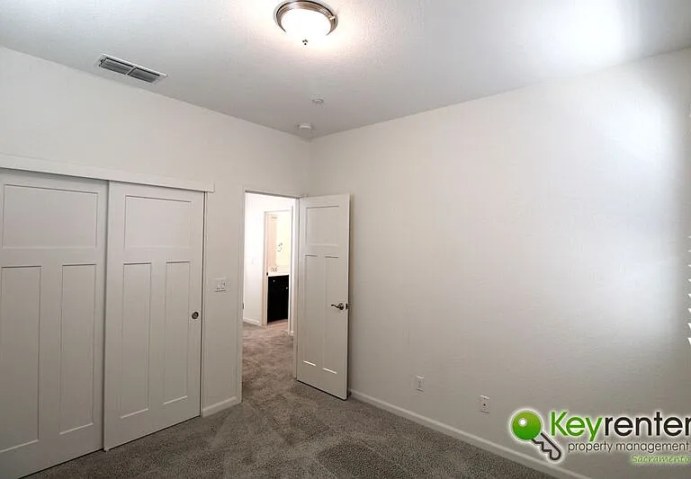 1061 Chapelhill Ln — Photo 31