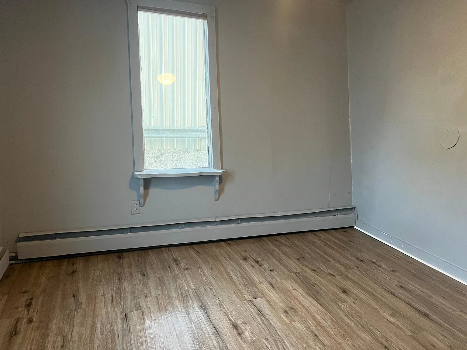 3 bed, 950 sqft, $1,200 — Photo 4