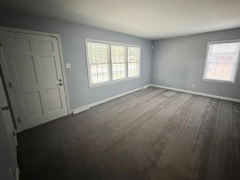 1904 Windsor Dr — Photo 8