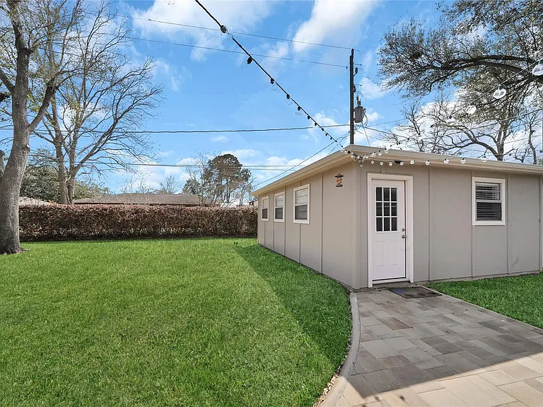 143 Bluebonnet St — Photo 34