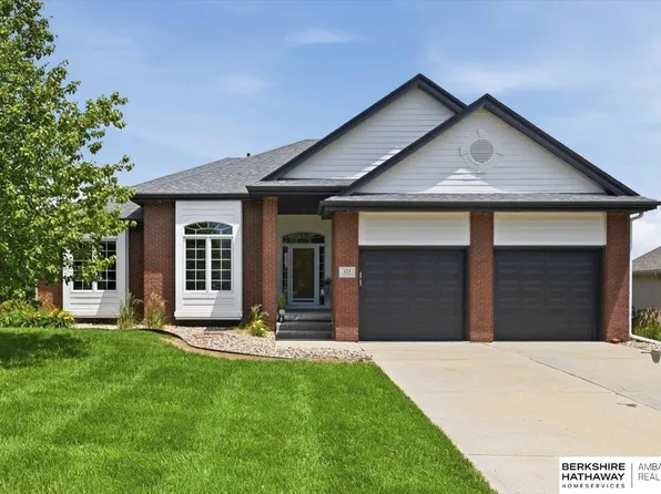 123 Castle Pine Dr, Papillion, NE 68133