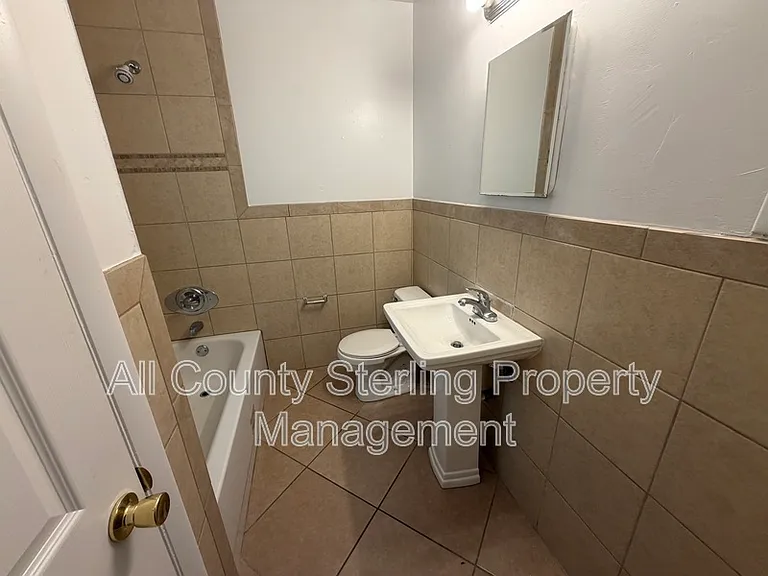 123 NW 26th St — Photo 3