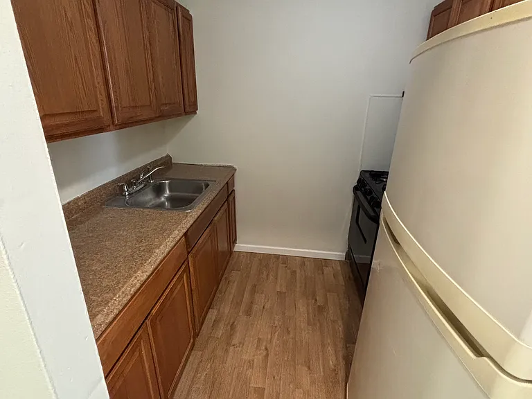 712 W 39th St #101 — Photo 1