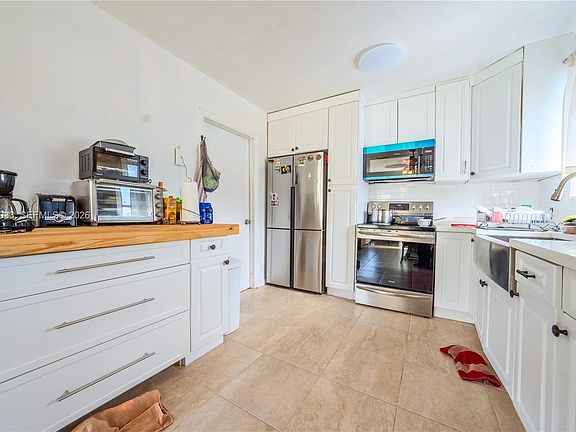 3rd image of 5721 SW 37th St