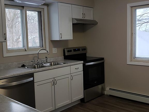 3rd image of 6345 Pierce St NE